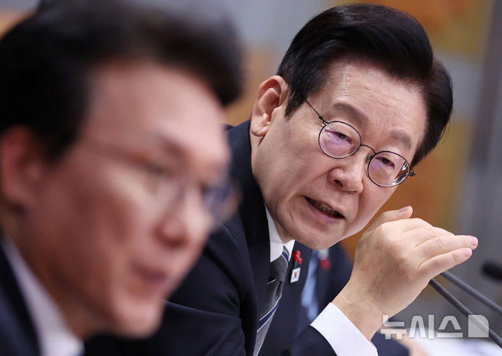 [서울=뉴시스] 고범준 기자 = 이재명 대통령이 19일 서울 종로구 정부서울청사 별관에서 열린 금융위원회·공정거래위원회 업무보고에서 발언하고 있다. (대통령실통신사진기자단) 2025.12.19. bjko@newsis.com