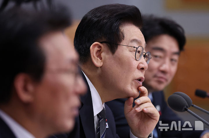 [서울=뉴시스] 고범준 기자 = 이재명 대통령이 19일 서울 종로구 정부서울청사 별관에서 열린 금융위원회·공정거래위원회 업무보고에서 발언하고 있다. (대통령실통신사진기자단) 2025.12.19. bjko@newsis.com