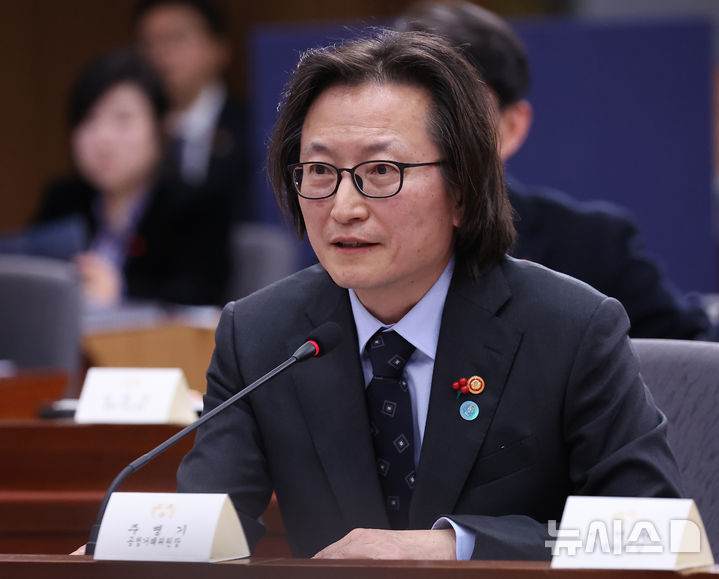 공정위원장 "쿠팡, 글로벌 기업 후진국 착취와 유사 행태…자정해야"