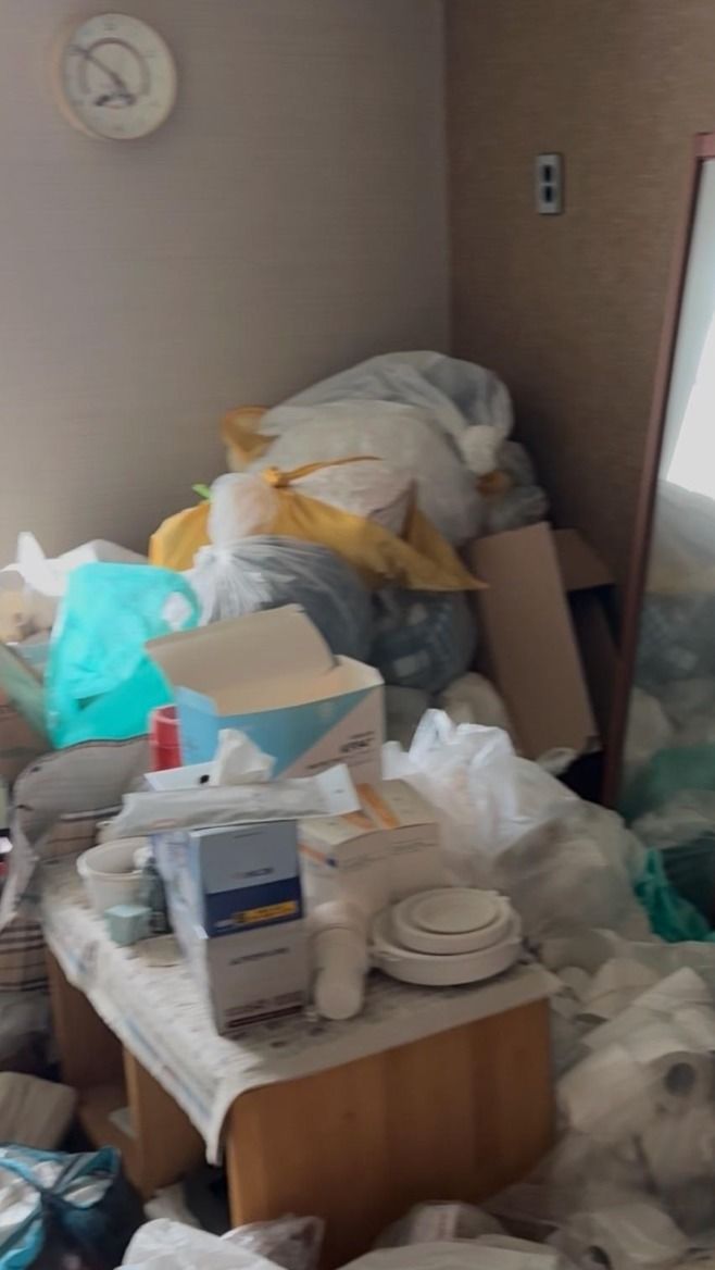 [뉴시스]임차인이 아파트를 난장판으로 만들어 두고 퇴거했다. (사진 = 보배드림 캡처) *재판매 및 DB 금지