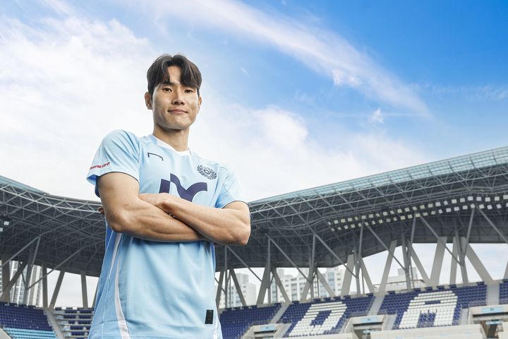 [서울=뉴시스]K리그2 강등된 대구, 베테랑 미드필더 한국영 영입. (사진=대구FC 제공)