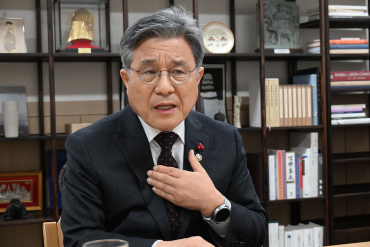 [서울=뉴시스] 17일 국립고궁박물관실에서 인터뷰하는 허민 국가유산청장 (사진=국가유산청 제공) 2025. 12.22. photo@newsis.com *재판매 및 DB 금지