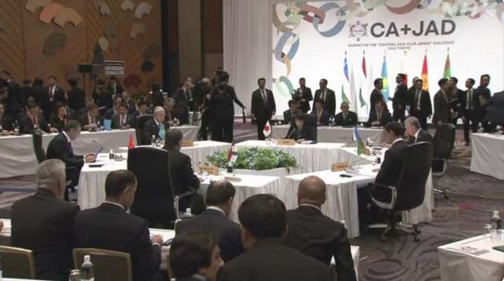 [서울=뉴시스] 일본과 중앙아시아 5개국이 20일 도쿄에서 첫 ‘중앙아-일본 대화(CA-JAD)’ 정상회의를 갖고 있다.(출처: NHK) 2025.12.20. *재판매 및 DB 금지
