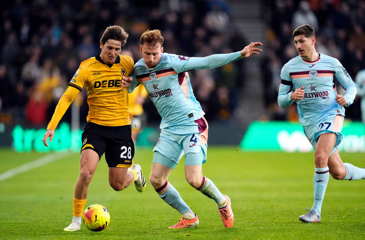 [울버햄튼=AP/뉴시스] 잉글랜드 프로축구 프리미어리그(EPL) 울버햄튼의 페르 로페스(왼쪽 1번째). 2025.12.20.