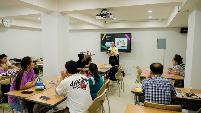 [부산=뉴시스] 금정문화재단 가가호호 프로그램 모습. (사진=금정문화재단 제공) 2025.12.21. photo@newsis.com *재판매 및 DB 금지