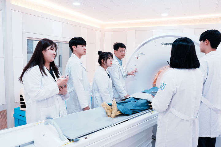 [대전=뉴시스] 대전보건대 학생들 실습모습. (사진=대전보건대 제공) 2025.12.26. *재판매 및 DB 금지