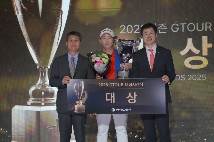 2025 신한투자증권 G투어 대상을 수상한 이용희. (사진=골프존 제공). 2025.12.20. *재판매 및 DB 금지
