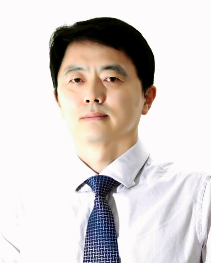 [광주=뉴시스] 제8회 서재필 언론인상 수상자로 선정된 동아일보 이기홍 대기자. (사진 = 송재 서재필 기념사업회 제공) 2025.12.21. photo@newsis.com *재판매 및 DB 금지