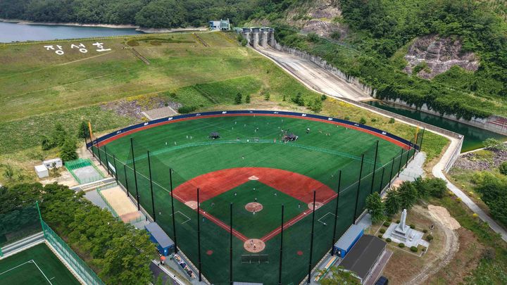 [장성=뉴시스] 전남 장성군 장성호 체육공원 내 야구장 전경. (사진 = 장성군 제공) 2025.12.21. photo@newsis.com *재판매 및 DB 금지