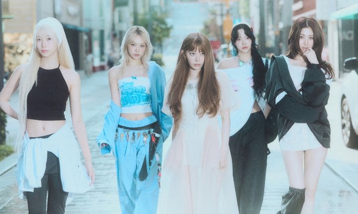 [서울=뉴시스] 르세라핌 '크레이지' 이미지. (사진 = 쏘스뮤직 제공) 2025.12.20. photo@newsis.com *재판매 및 DB 금지