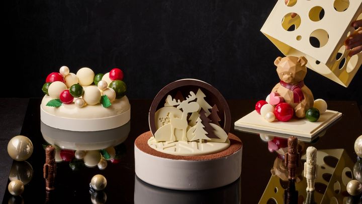 그랜드 하얏트 서울 ‘페스티브 셀렉션’. 왼쪽부터 ‘피스타치오 오나먼트 케이크’ ‘윈터 원더랜드 티라미수’ ‘노엘 베어 초콜릿’ *재판매 및 DB 금지
