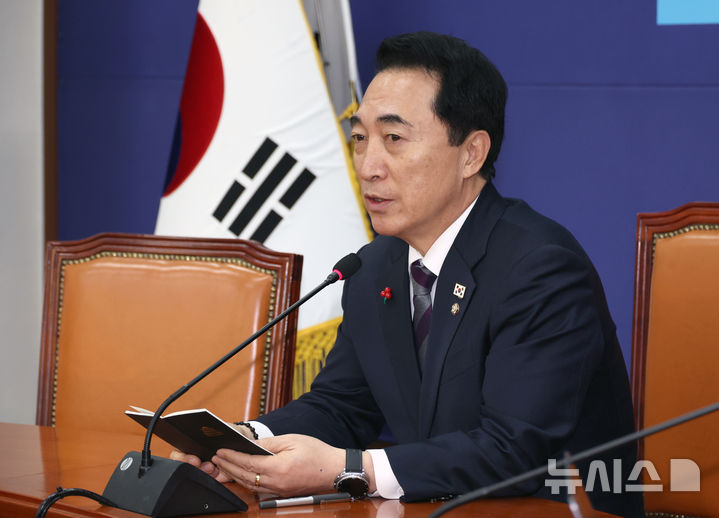 與 박수현, '공천 헌금' 의혹 두고 "당이 소를 잃을 순 있지만 외양간 더 튼튼히 고치고 있다"