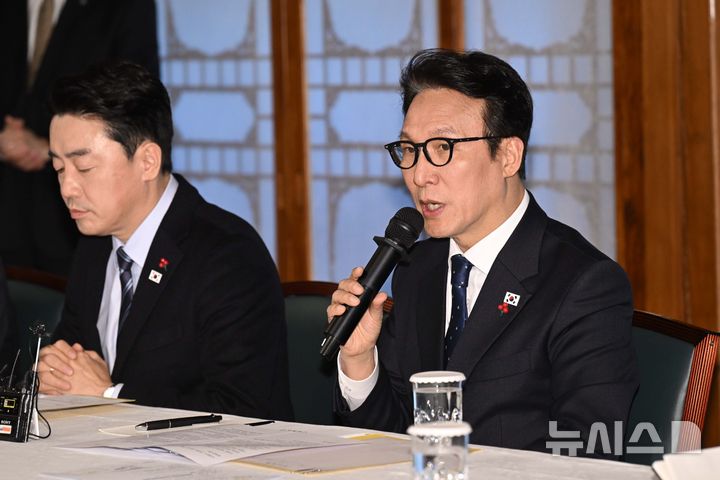 [서울=뉴시스] 정병혁 기자 = 김민석 국무총리가 21일 서울 종로구 국무총리공관에서 열린 제5차 고위당정협의회에서 발언하고 있다.(공동취재) 2025.12.21. photo@newsis.com