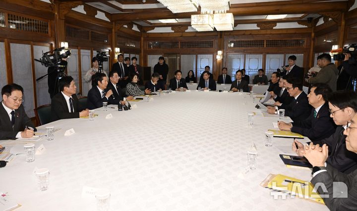 [서울=뉴시스] 정병혁 기자 = 정청래 더불어민주당 대표가 21일 서울 종로구 국무총리공관에서 열린 제5차 고위당정협의회에서 발언하고 있다.(공동취재) 2025.12.21. photo@newsis.com