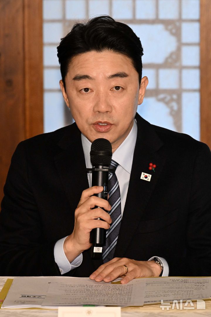 [서울=뉴시스] 정병혁 기자 = 강훈식 대통령실 비서실장이 21일 서울 종로구 국무총리공관에서 열린 제5차 고위당정협의회에서 발언하고 있다.(공동취재) 2025.12.21. photo@newsis.com