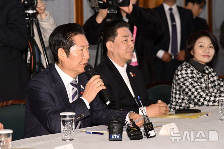 [서울=뉴시스] 정병혁 기자 = 정청래 더불어민주당 대표가 21일 서울 종로구 국무총리공관에서 열린 제5차 고위당정협의회에서 발언하고 있다.(공동취재) 2025.12.21. photo@newsis.com