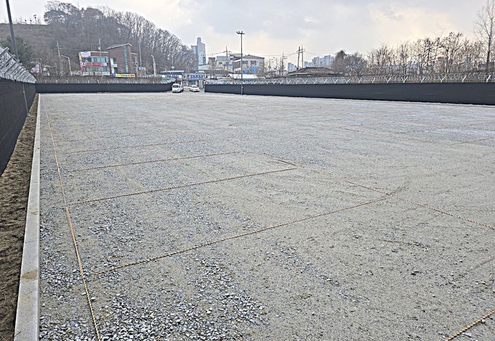 [원주=뉴시스] 612수송외대 부지에 조성된 태장동 주차장. (사진=원주시 제공) 2025.12.22. photo@newsis.com *재판매 및 DB 금지