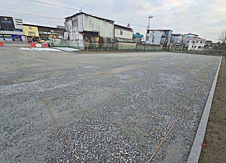 [원주=뉴시스] 옛 국군병원 부지에 조성된 가현동 주차장. (사진=원주시 제공) 2025.12.22. photo@newsis.com *재판매 및 DB 금지