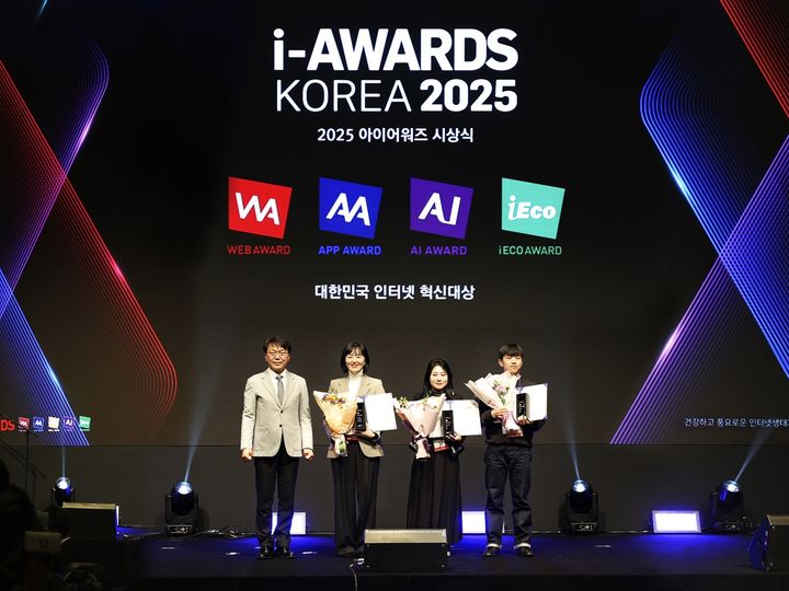 [서울=뉴시스]구몬학습, '아이어워즈 코리아' 3관왕 달성…"우수 입증".(사진=교원 제공) 2025.12.22. photo@newsis.com *재판매 및 DB 금지