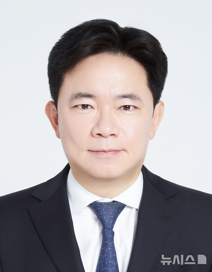 [서울=뉴시스]김영철(사법연수원 33기) 전 서울북부지검 차장검사 모습 (사진 = 법무법인 광장 제공) 2025.12.22. photo@newsis.com *재판매 및 DB 금지