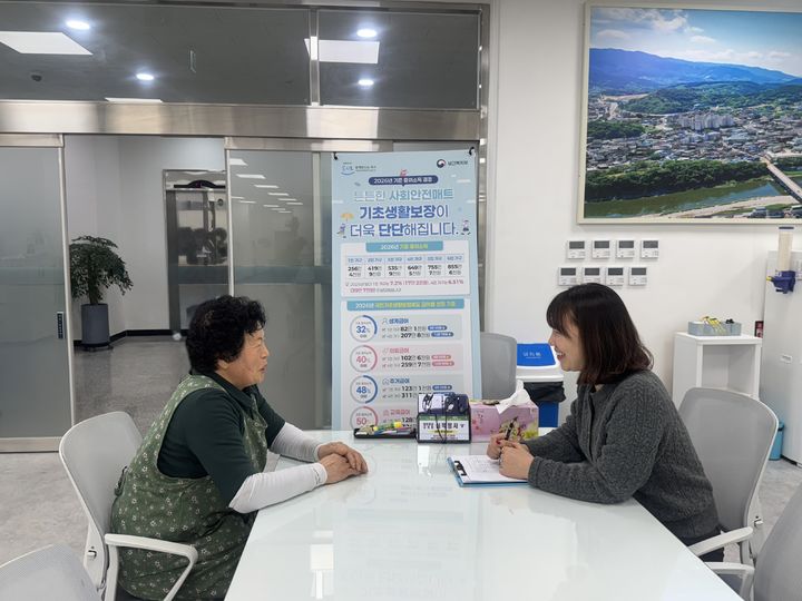 [산청=뉴시스] 산청군 2026년도 기초생활보장 선정기준 완화 (사진=산청군 제공) 2025. 12. 22. photo@newsis.com *재판매 및 DB 금지