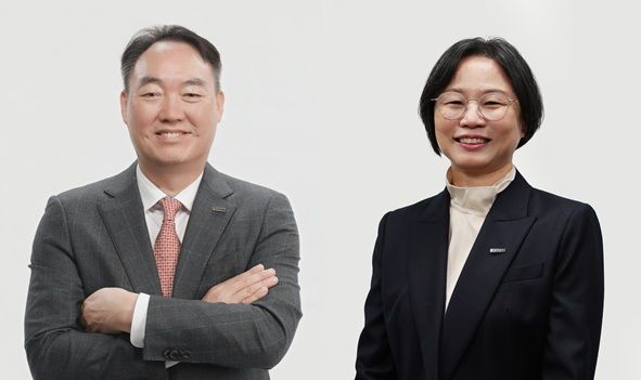 [서울=뉴시스] 왼쪽부터 보령 정웅제 영업부문장, 박경숙 생산품질부문장 (사진=보령 제공) 2025.12.22. photo@newsis.com *재판매 및 DB 금지