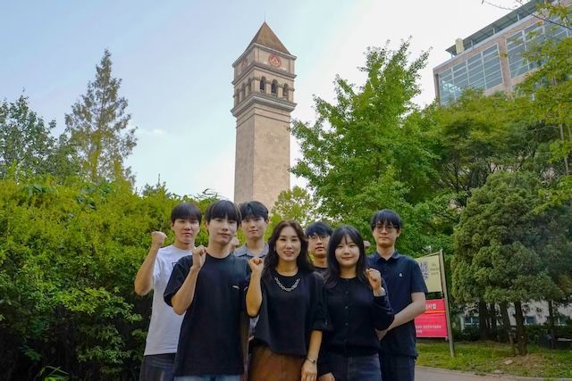 [서울=뉴시스] 세종대 심순미 교수 연구팀이 단체 사진을 촬영하고 있다. (사진=세종대 제공) 2025.12.22. photo@newsis.com *재판매 및 DB 금지