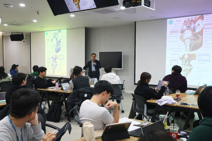 [울산=뉴시스] 구미현 기자 = 울산대 아산의학관 강의실에서 수업을 듣고 있는 학생들 모습 (사진=울산대 제공) photo@newsis.com *재판매 및 DB 금지