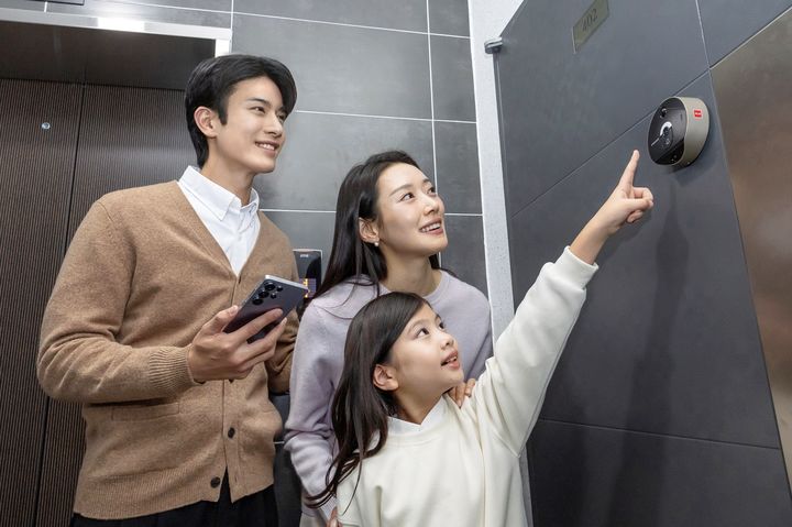 [서울=뉴시스]에스원이 삼성전자와 협업해 '삼성 AI 도어캠'을 출시했다. (사진 = 업체 제공) 2025.12.22. photo@newsis.com&nbsp; *재판매 및 DB 금지