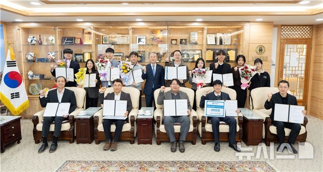 [전주=뉴시스]윤난슬 기자 = 전북대학교는 과학기술정보통신부가 주관한 '2025년 안전관리 우수연구실 인증제' 심사에서 교내 6개 연구실이 인증을 획득했다고 22일 밝혔다. (사진=전북대 제공) photo@newsis.com 