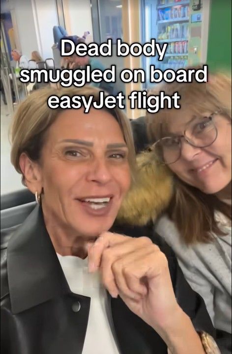 [서울=뉴시스] 비행기 탑승객 중 한 명인 페트라 보딩턴은 페이스북에 영상을 게시해 당시 상황을 폭로했다.(사진출처: 페트라 보딩턴 페이스북 캡처)2025.12.22