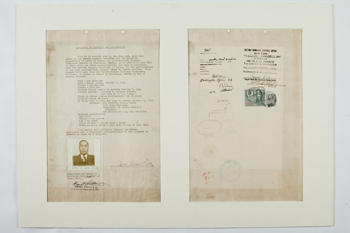 [서울=뉴시스] 대한체육회 한국체육박물관 특별전시에 전시된 이원순 여행증명서. (사진 = 대한체육회 제공) *재판매 및 DB 금지