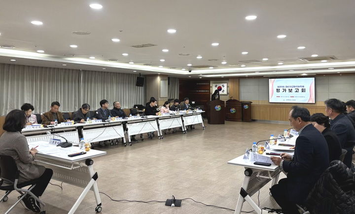 [창원=뉴시스] 강경국 기자 = 22일 경남 창원시 마산합포구청 중회의실에서 제25회 마산가고파국화축제 평가보고회가 열리고 있다. (사진=창원시청 제공). 2025.12.22. photo@newsis.com *재판매 및 DB 금지