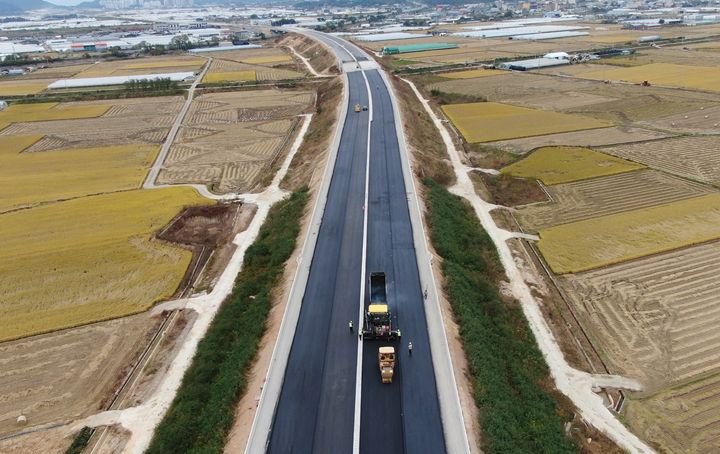 [무안=뉴시스] 광주~완도 고속도로 1단계 나주 남평 구간. (사진 = 전남도 제공). 2025.12.22. photo@newsis.com *재판매 및 DB 금지
