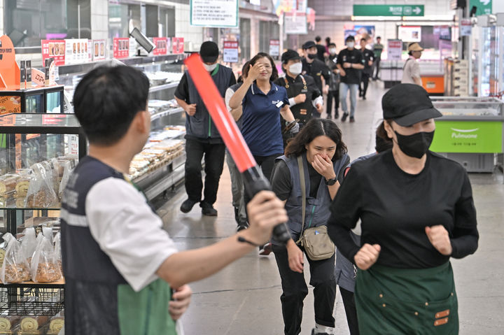 [광주=뉴시스] 광주 서구 비상대비 훈련. (사진 = 서구 제공) 2025.12.22. photo@newsis.com *재판매 및 DB 금지