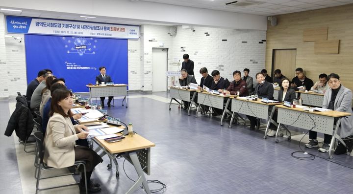 [광명=뉴시스]박승원 광명시장이 22일 시청 중회의실에서 열린 '광명권 광역도시철도망 기본구상 연구용역' 최종보고회를 주재하고 있다.(사진=광명시 제공)2025.12.22.photo@newsis.com *재판매 및 DB 금지