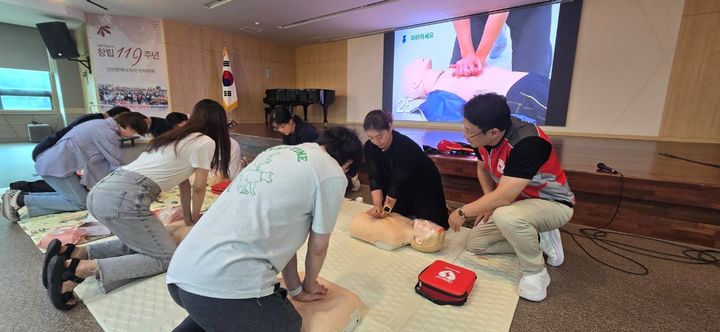 [인천=뉴시스] 응급처치교육 강습 사진. (사진=인적십자 제공) 2025.12.22. photo@newsis.com *재판매 및 DB 금지