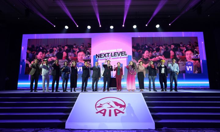 [서울=뉴시스] 지난 19일 열린 AIA생명 송년행사에서 촹 네이슨 마이클 대표가 건배사를 하고 있다. (사진=AIA생명 제공) 2025.12.22. photo@newsis.com *재판매 및 DB 금지