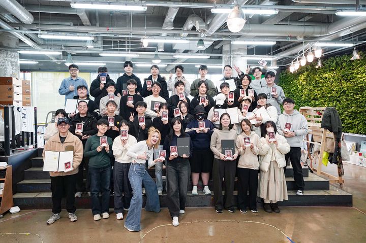 [서울=뉴시스] 스마일게이트 퓨처랩 재단이 인디게임 인큐베이팅 프로그램 '스마일게이트멤버십(SGM)' 인디게임 부문 17기 수료식을 개최했다. (사진=스마일게이트 제공) *재판매 및 DB 금지