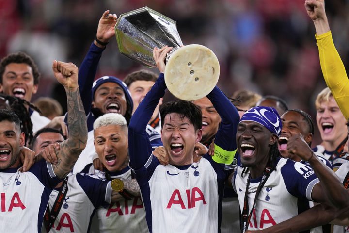 [빌바오=AP/뉴시스] 잉글랜드 프로축구 프리미어리그(EPL) 토트넘 홋스퍼 손흥민, 2024~2025시즌 유럽축구연맹(UEFA) 유로파리그(UEL)에서 생애 첫 우승. 2025.05.21. *재판매 및 DB 금지