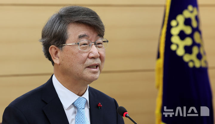 경사노위 위원장, 보건의료노조 방문…"신뢰 쌓으려면 대화부터"