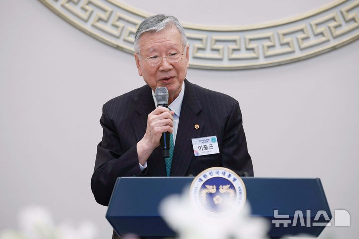 [서울=뉴시스] 고범준 기자 = 이중근 대한노인회 회장(부영그룹 회장). 2025.12.22. bjko@newsis.com