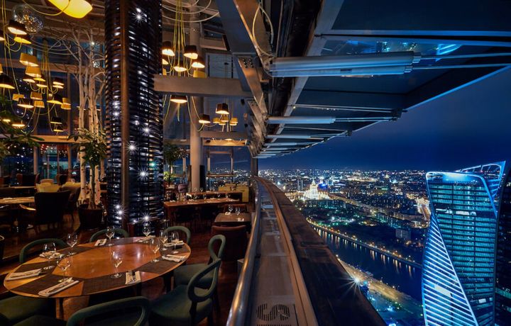 [서울=뉴시스]유럽 최고층에 있다는 식당으로 홍보되는 모스크바의 최고급 식당 식스티에서 내려보는 모스크바 전경. 시리아 전 독재자 바샤르 알 아사드가 자주 들리는 곳으로 알려져 있다. (출처=식스티 레스토랑. NYT에서 재인용) 2025.12.23. *재판매 및 DB 금지