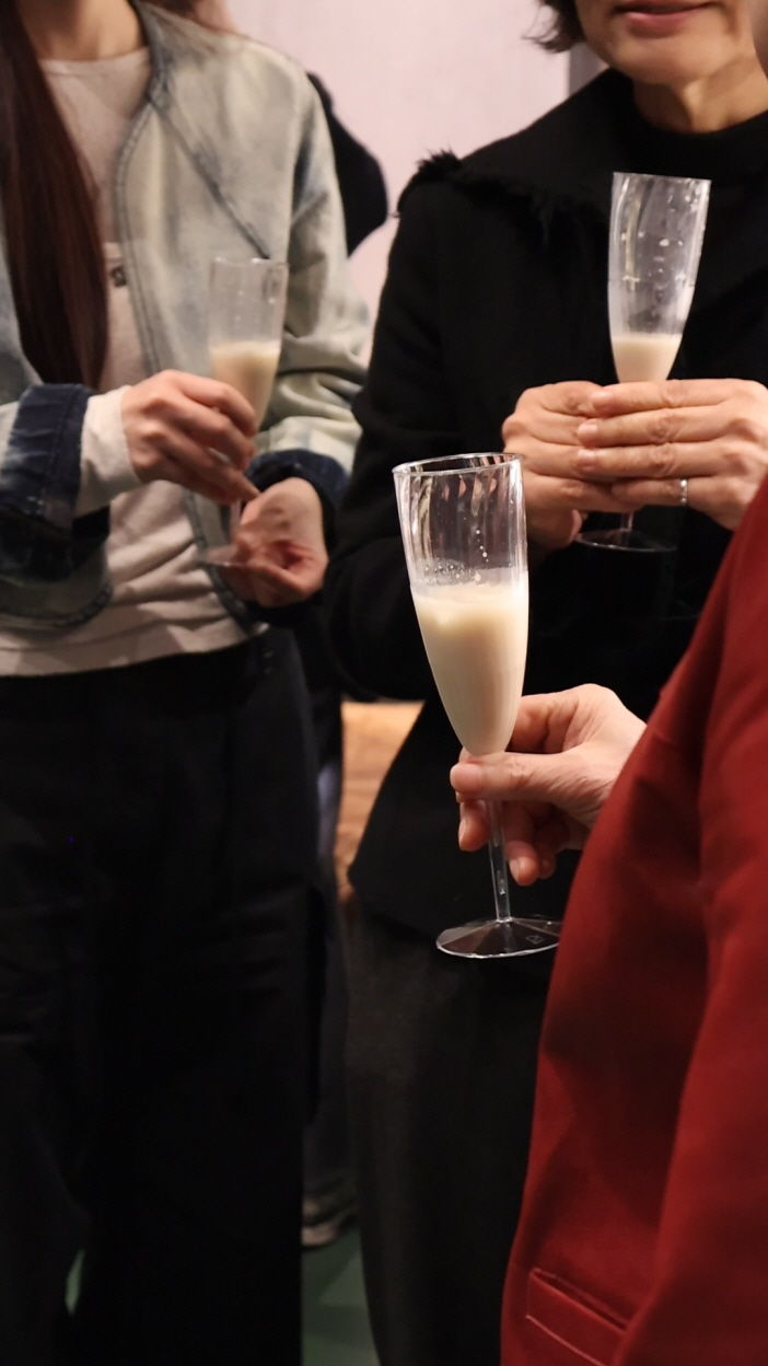 [서울=뉴시스] 농업회사법인 지평이 프리미엄 전통주 라인을 중심으로 미식은 물론 문화·예술 전반으로 브랜드 경험을 확장하고 있다고 23일 밝혔다. (사진=지평 제공) 2025.12.23. photo@newsis.com *재판매 및 DB 금지