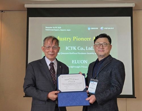 (좌)Fang-Yie, Leu 대만 동해 대학교 교수, 강봉호 ICTK CMO. (사진=아이씨티케이 제공) *재판매 및 DB 금지