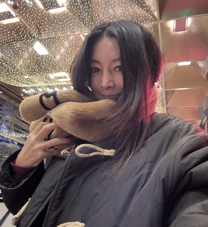 [서울=뉴시스] 배우 황신혜. (사진=황신혜 인스타그램 캡처) 2025.12.23. photo@newsis.com *재판매 및 DB 금지