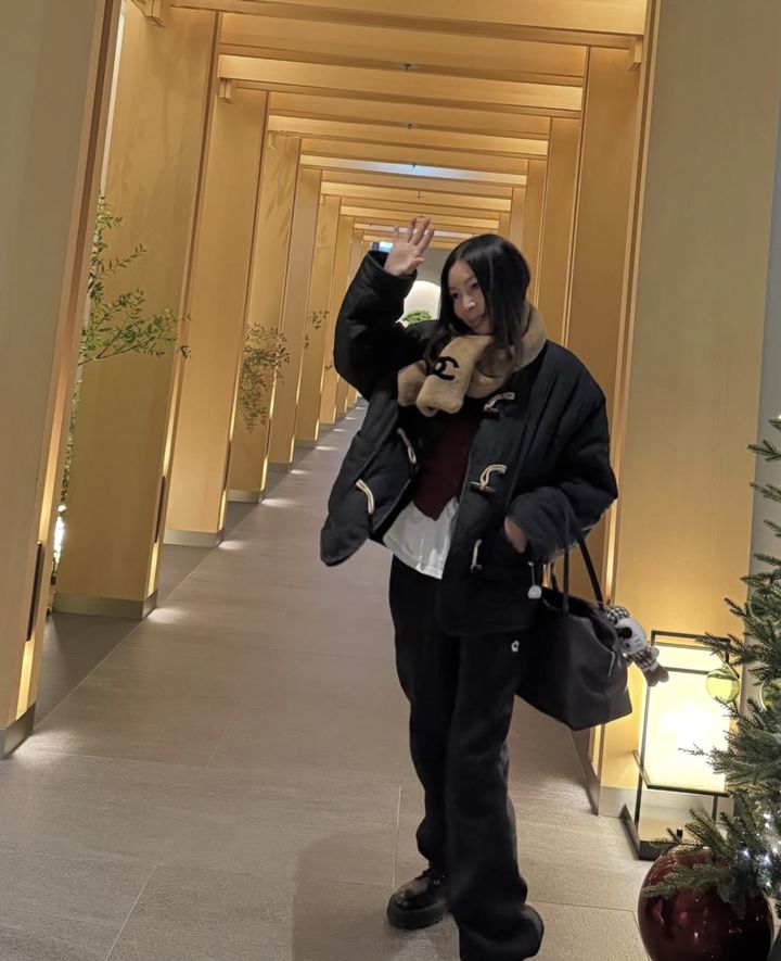 [서울=뉴시스] 배우 황신혜. (사진=황신혜 인스타그램 캡처) 2025.12.23. photo@newsis.com *재판매 및 DB 금지