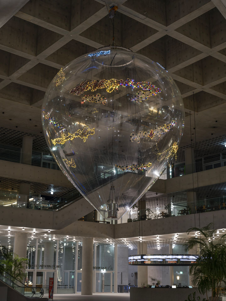 이불, Willing To Be VulnerableTransparent Balloon, 2025_야간 *재판매 및 DB 금지