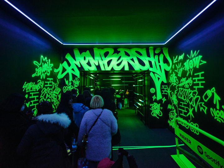 [서울=뉴시스] 네이버는 오는 24일까지 양일간 서울 성동구 XYZ 서울에서 스포티파이 협업 오프라인 팝업스토어를 운영한다고 23일 밝혔다. (사진=네이버 제공) *재판매 및 DB 금지