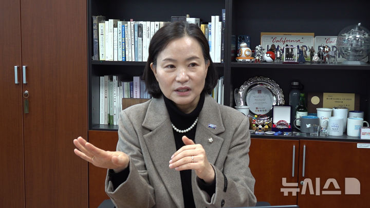 [서울=뉴시스]이해민 조국혁신당 의원은 지난 3일 TV뉴시스와의 인터뷰를 갖고 쿠팡 사태와 관련 "정부 규제의 최소한만 지키면 면죄부를 받은 듯 행동하는 태도가 이번 사태를 키웠다"라고 말했다. 